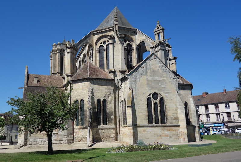 Une photo de Collégiale Notre-Dame et Saint-Loup à Montereau : 2e lieu de patrimoine religieux.