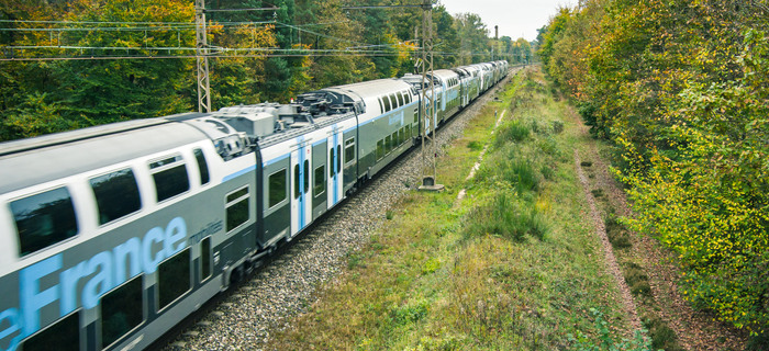 Photo d'un train Regio 2N de la ligne R pour illustrer les vœux pour la nouvelle année 2025.