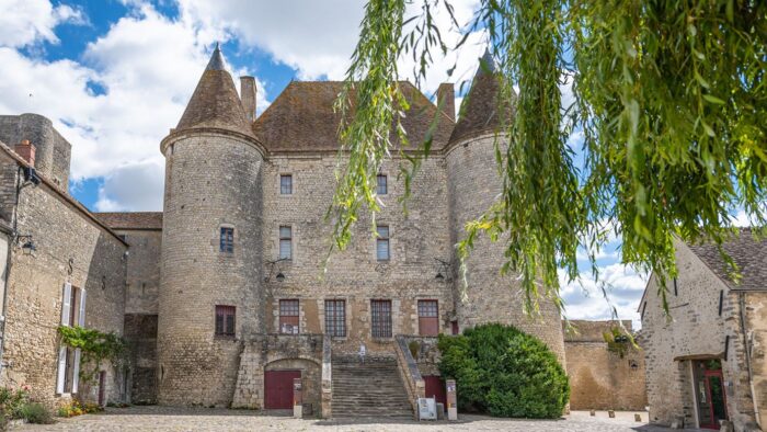 Photo du Château-Musée de Nemours pour illustrer le volet de #CESTPASLOINENTRAIN consacré aux musées accessibles avec la Ligne R.